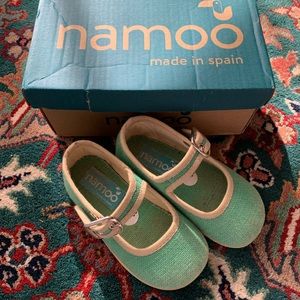 Toddler namoo linen green Mary Jane shoes.